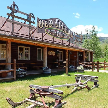Old Corral Hotel Centennial エクステリア 写真