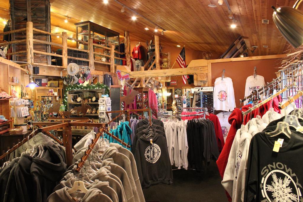 Old Corral Hotel Centennial エクステリア 写真