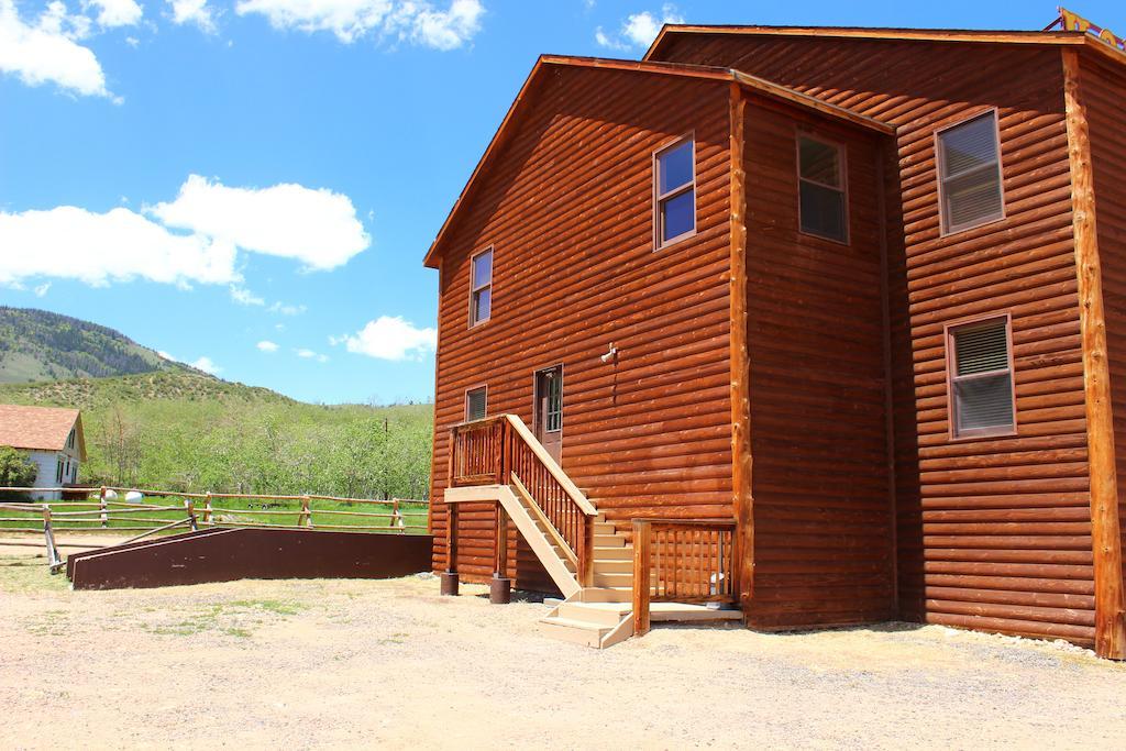 Old Corral Hotel Centennial エクステリア 写真