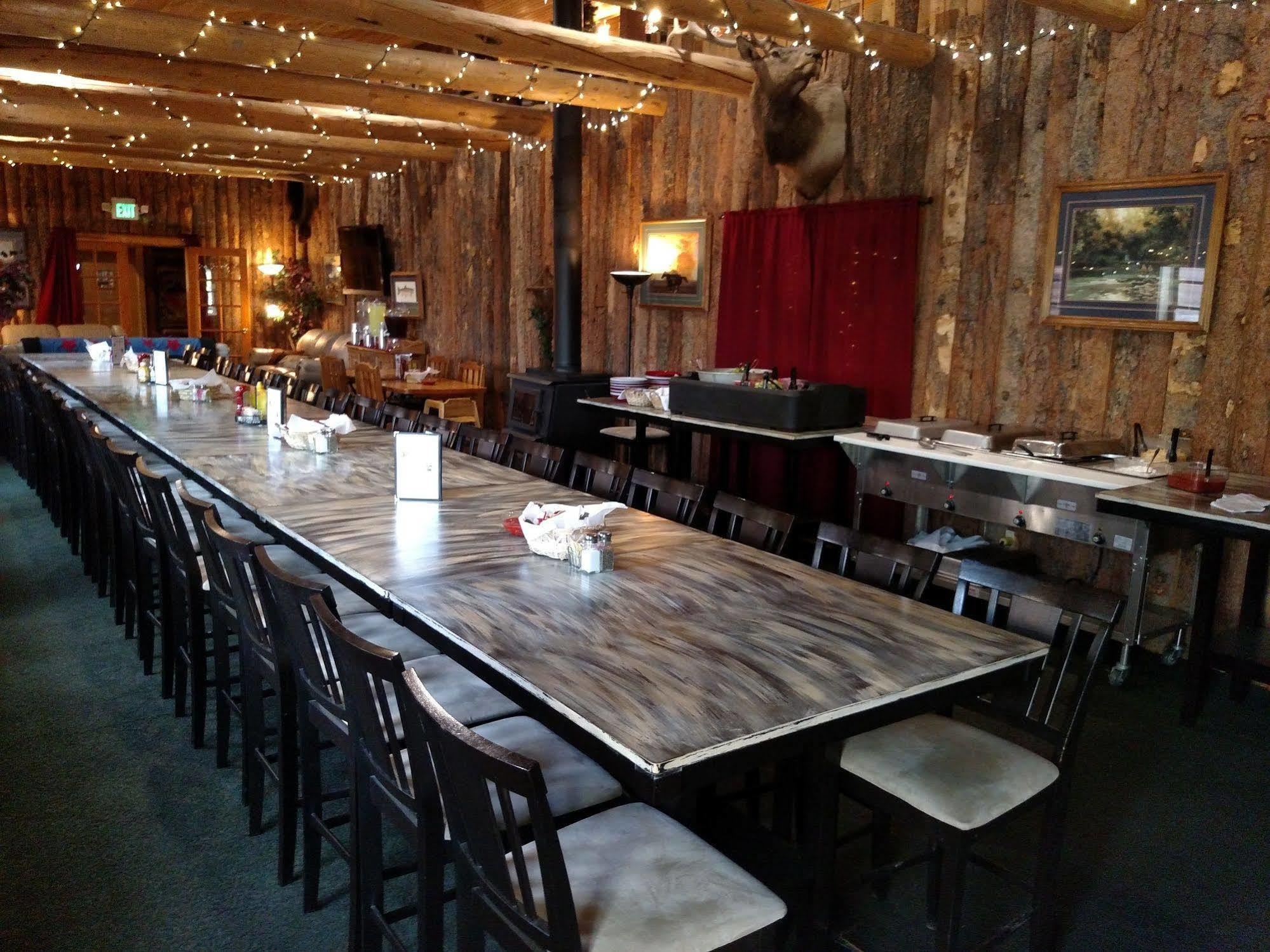 Old Corral Hotel Centennial エクステリア 写真