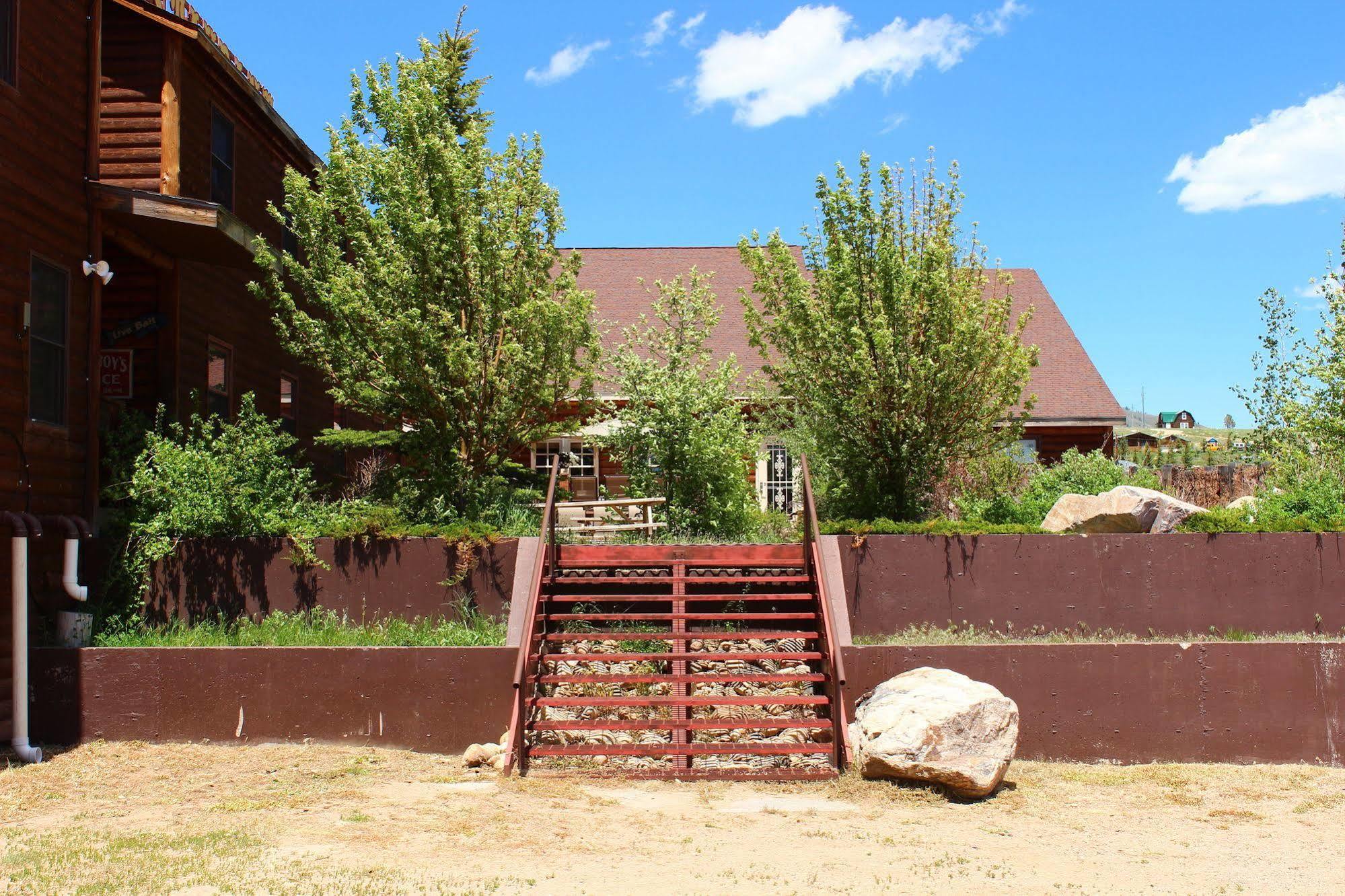 Old Corral Hotel Centennial エクステリア 写真