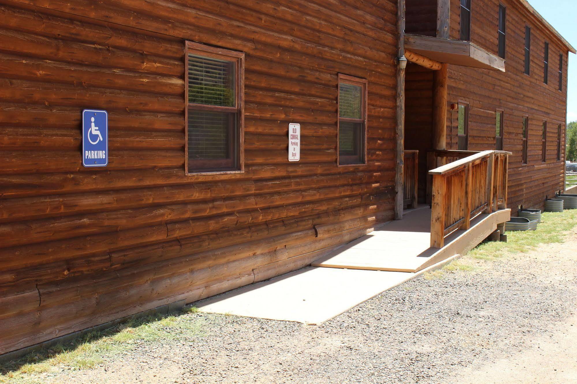 Old Corral Hotel Centennial エクステリア 写真